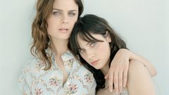 Woman zooey deschanel emily