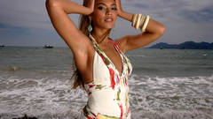 Women beach beyonce knowles