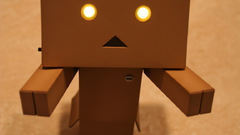 Yahmine robobox robot boxhead