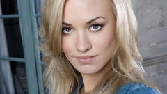 Yvonne strahovski