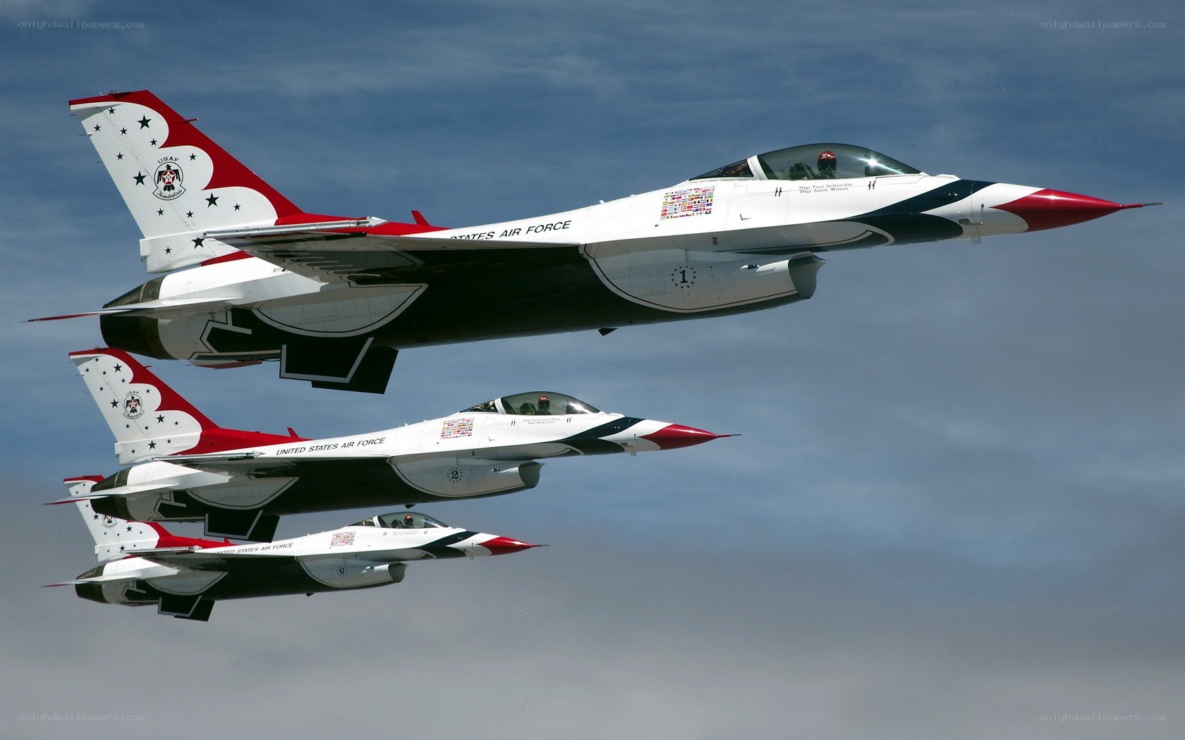 Thunderbirds F-16 flight formation