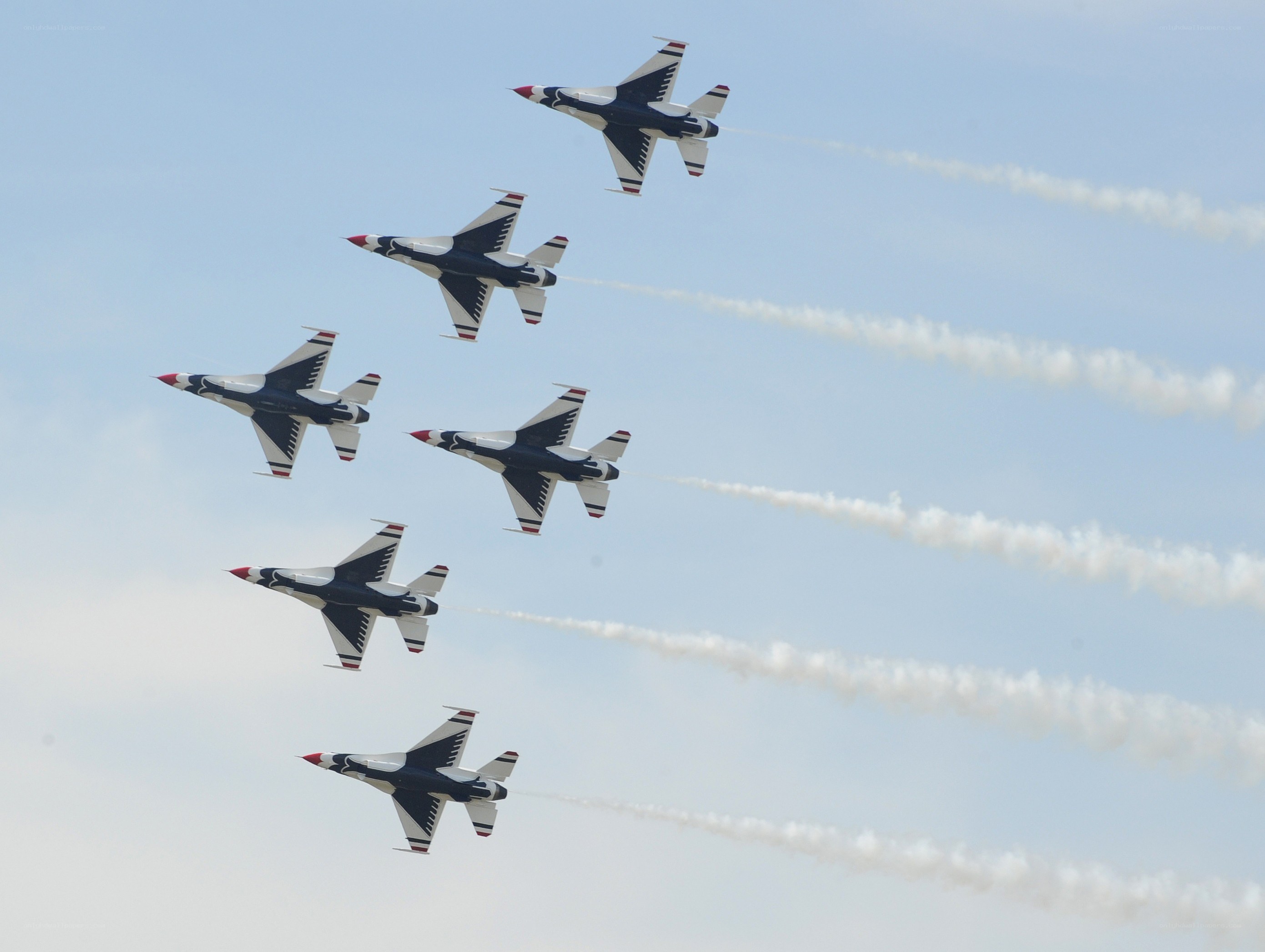 Thunderbirds fly in formation