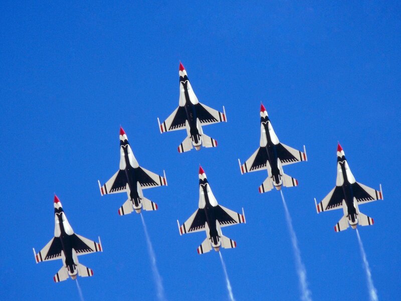 Thunderbirds fly in formation