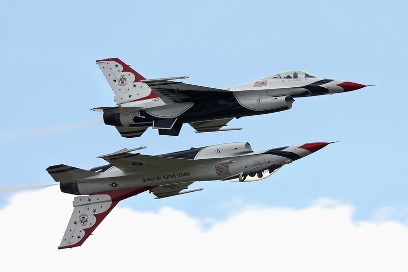 Thunderbirds jets in formation
