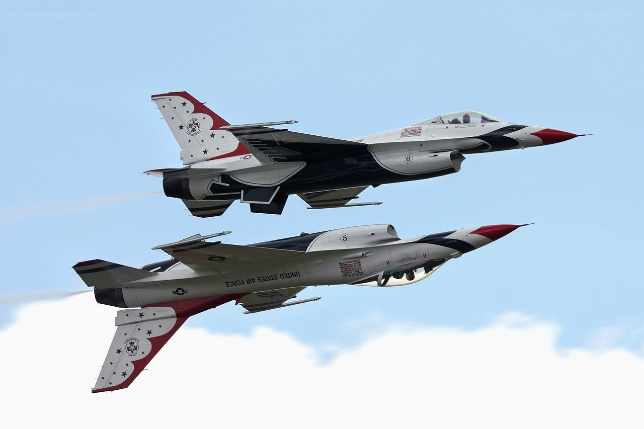 Thunderbirds jets in formation