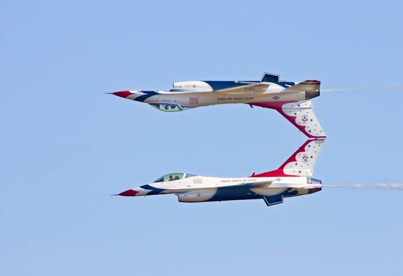 Thunderbirds jets in formation
