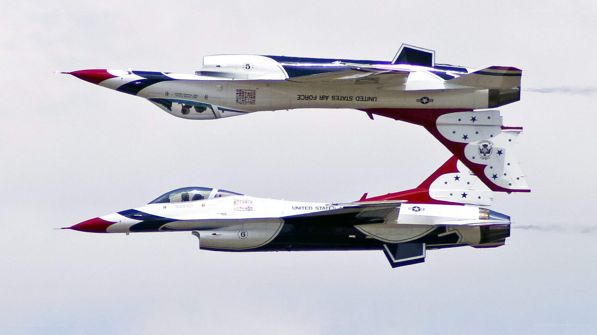 Thunderbirds jets in formation