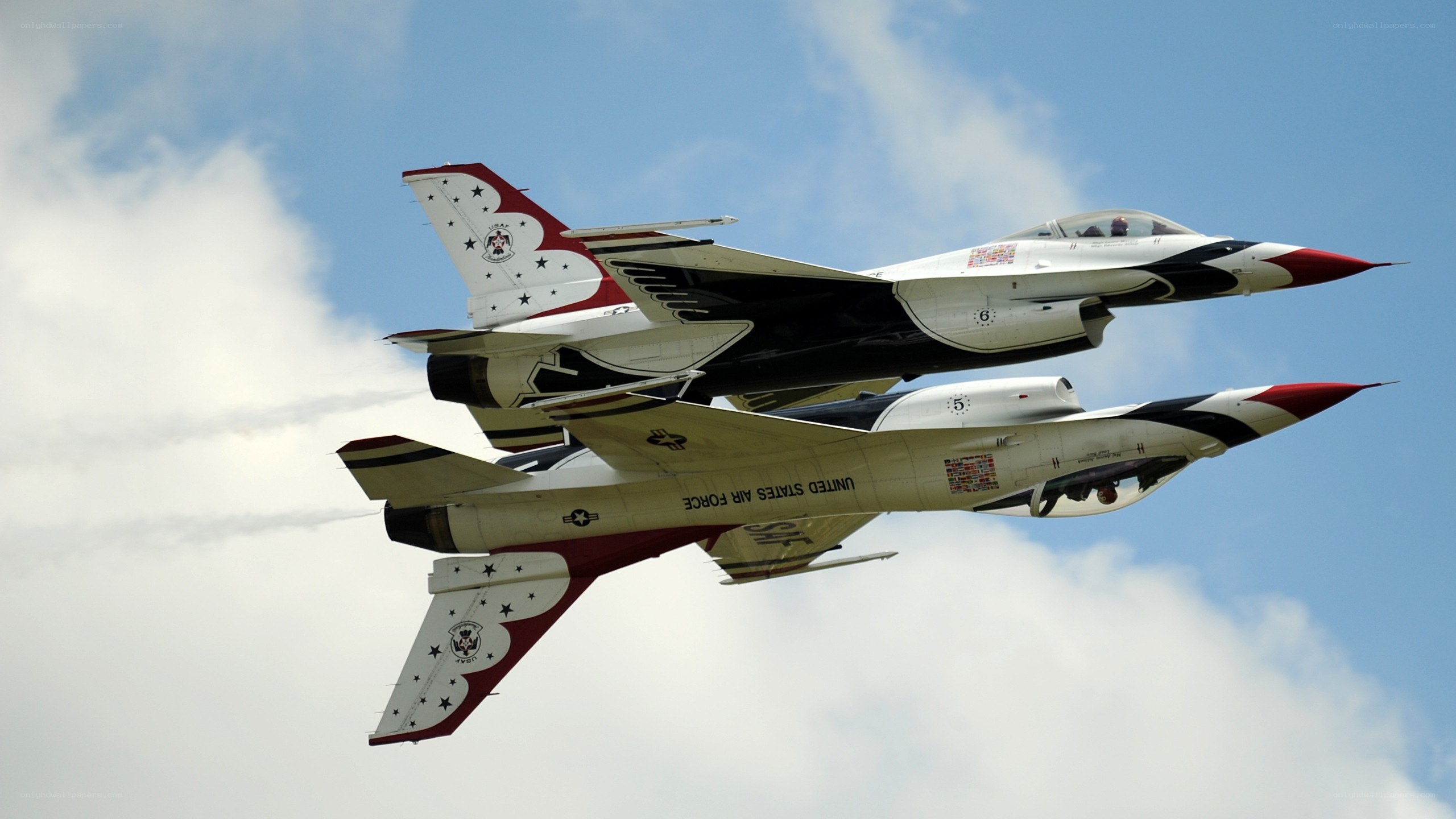 Thunderbirds jets in formation