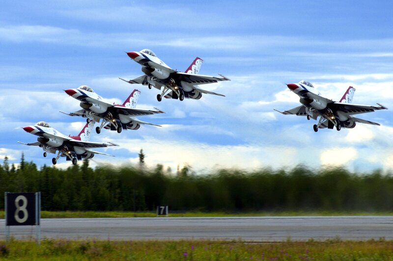 Thunderbirds jets taking off