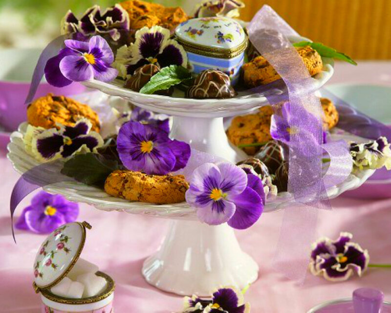 Tiered Cake Stand with Cookies