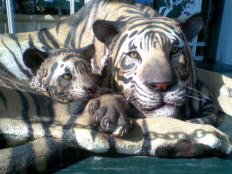 tiger and cub statue