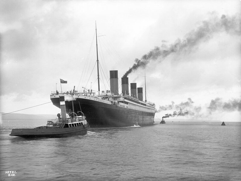 Titanic leaving port