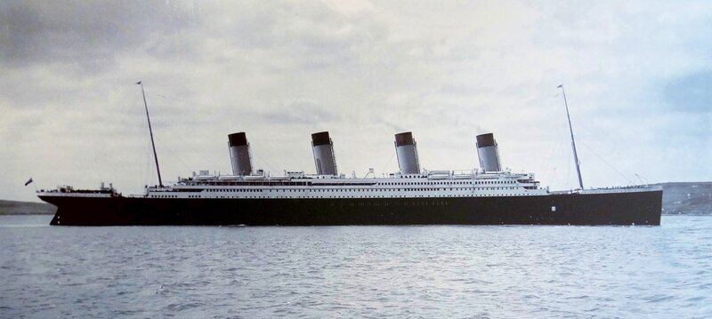 Titanic Ship — Black