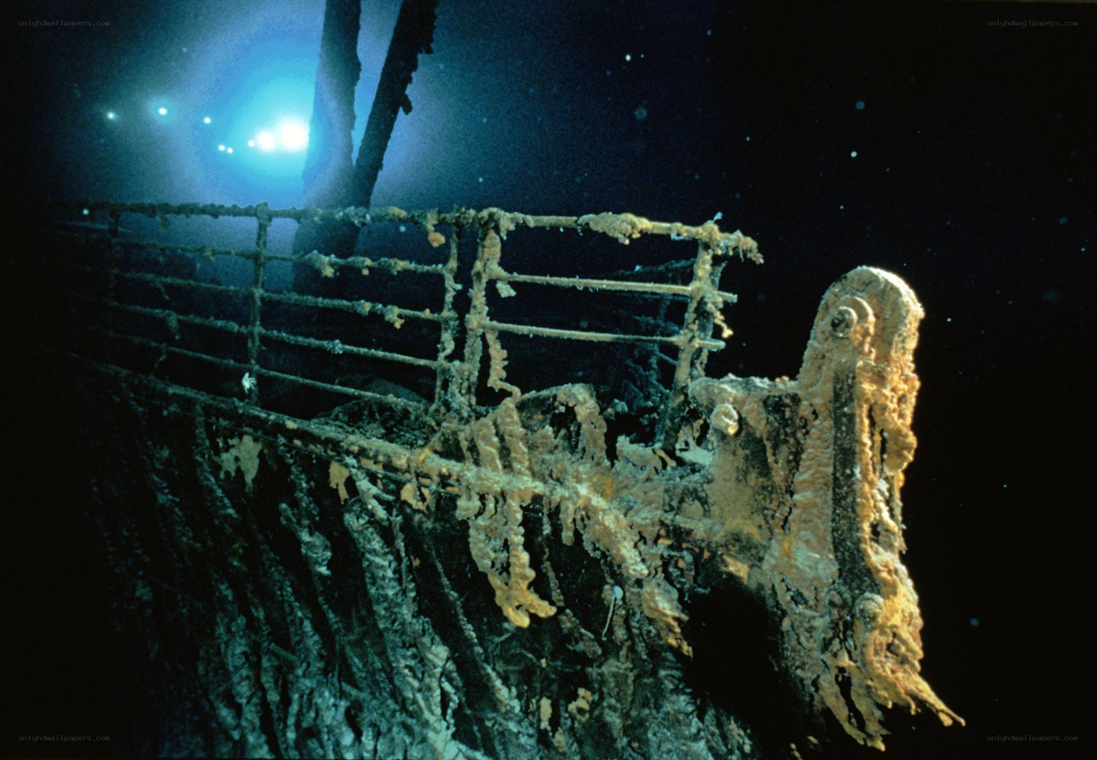 Titanic wreck at ocean floor