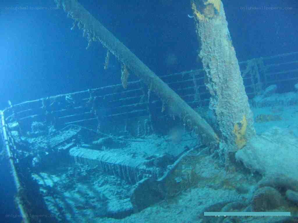Titanic wreck underwater