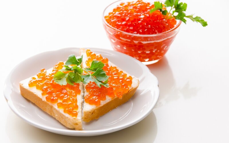 toast with red caviar