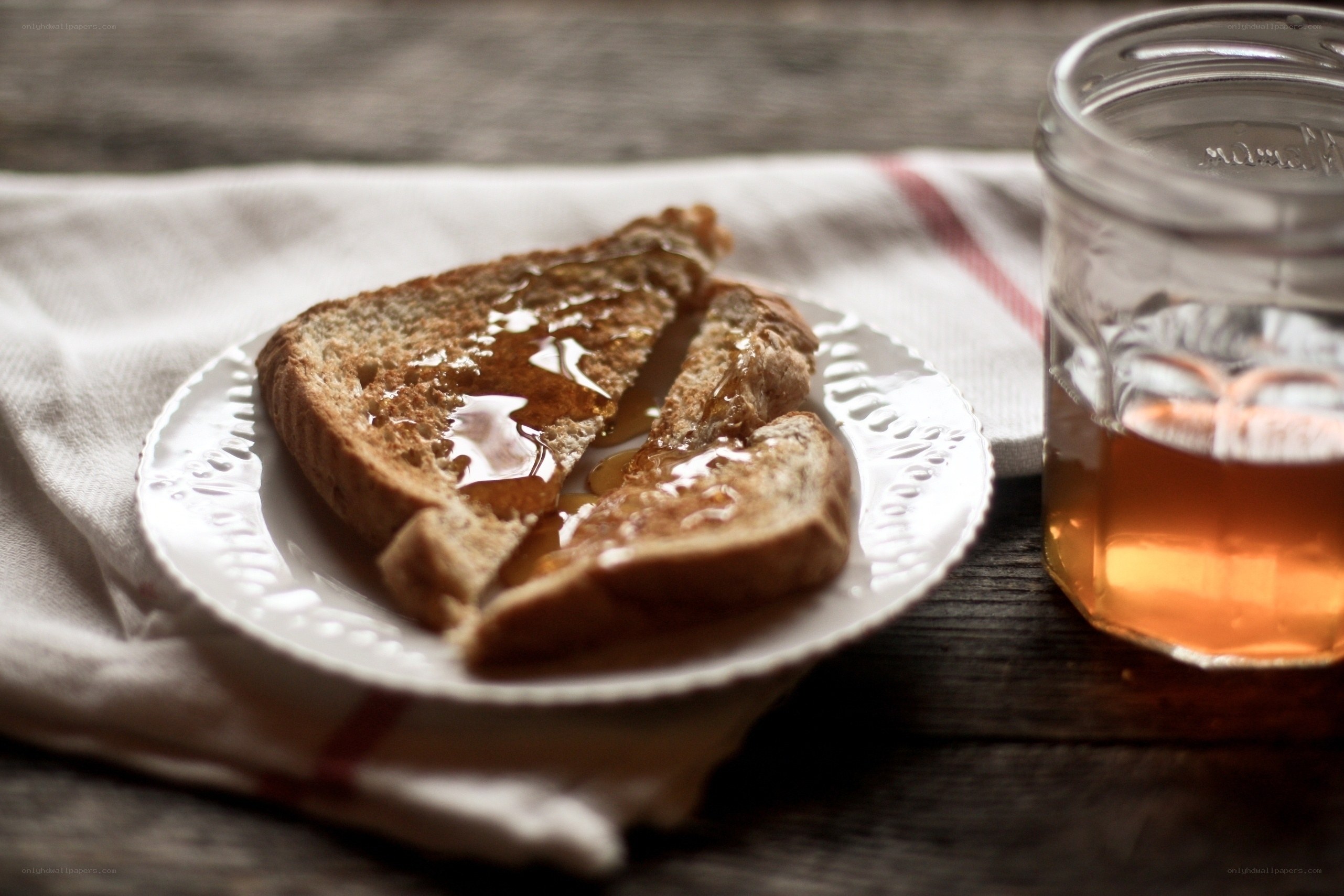 Toasted bread with honey