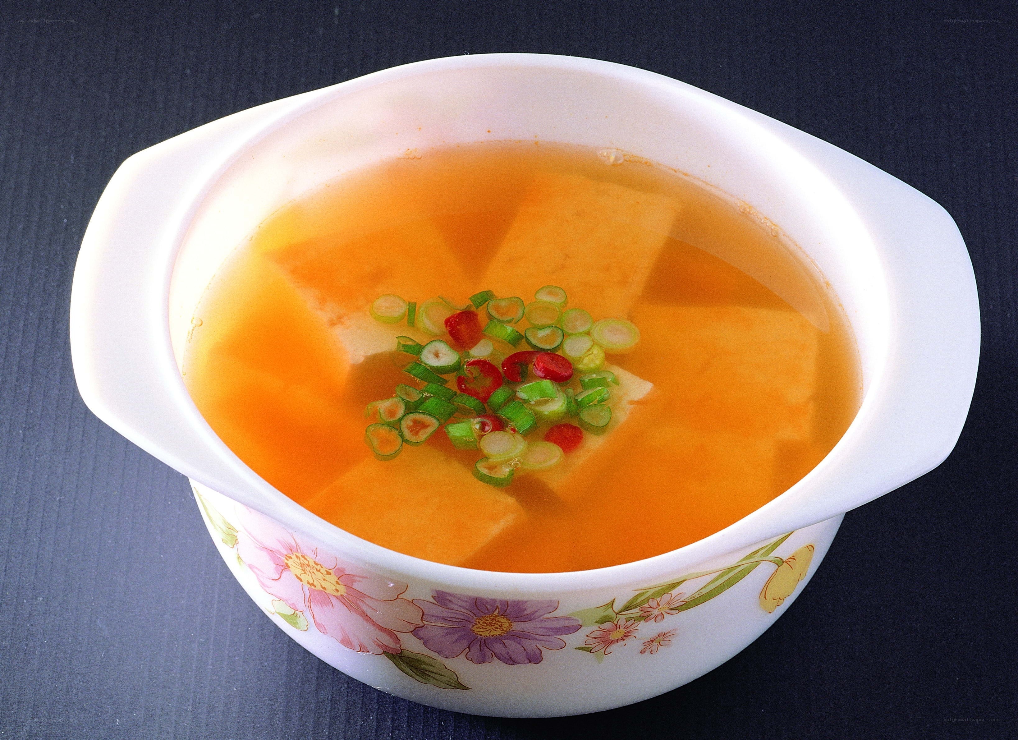 Tofu soup with green onions