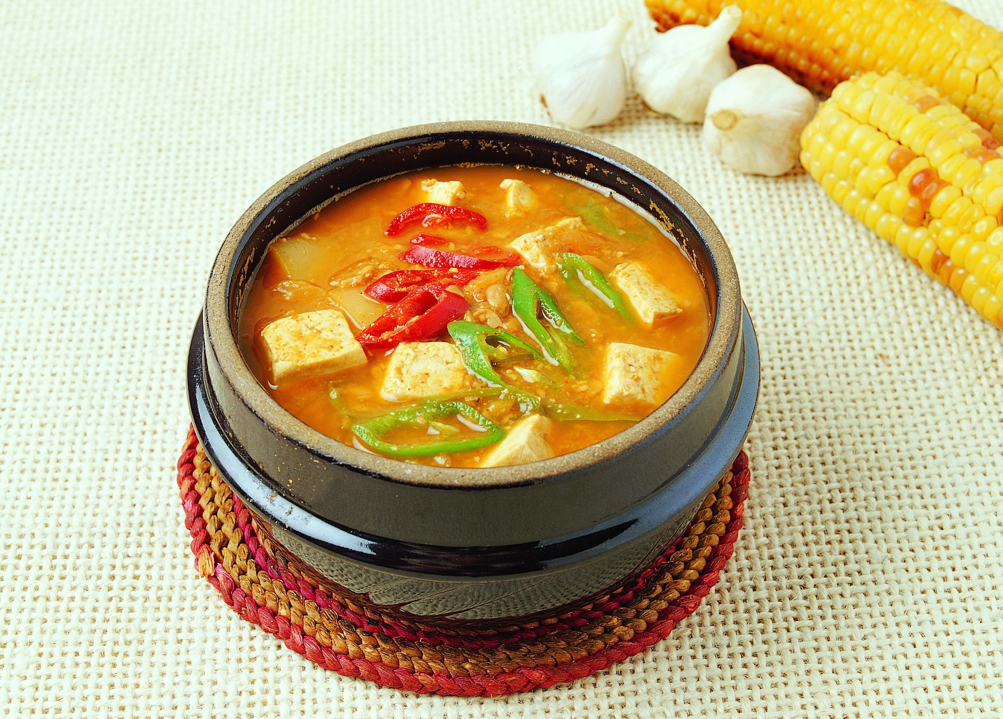 Tofu stew in a clay pot