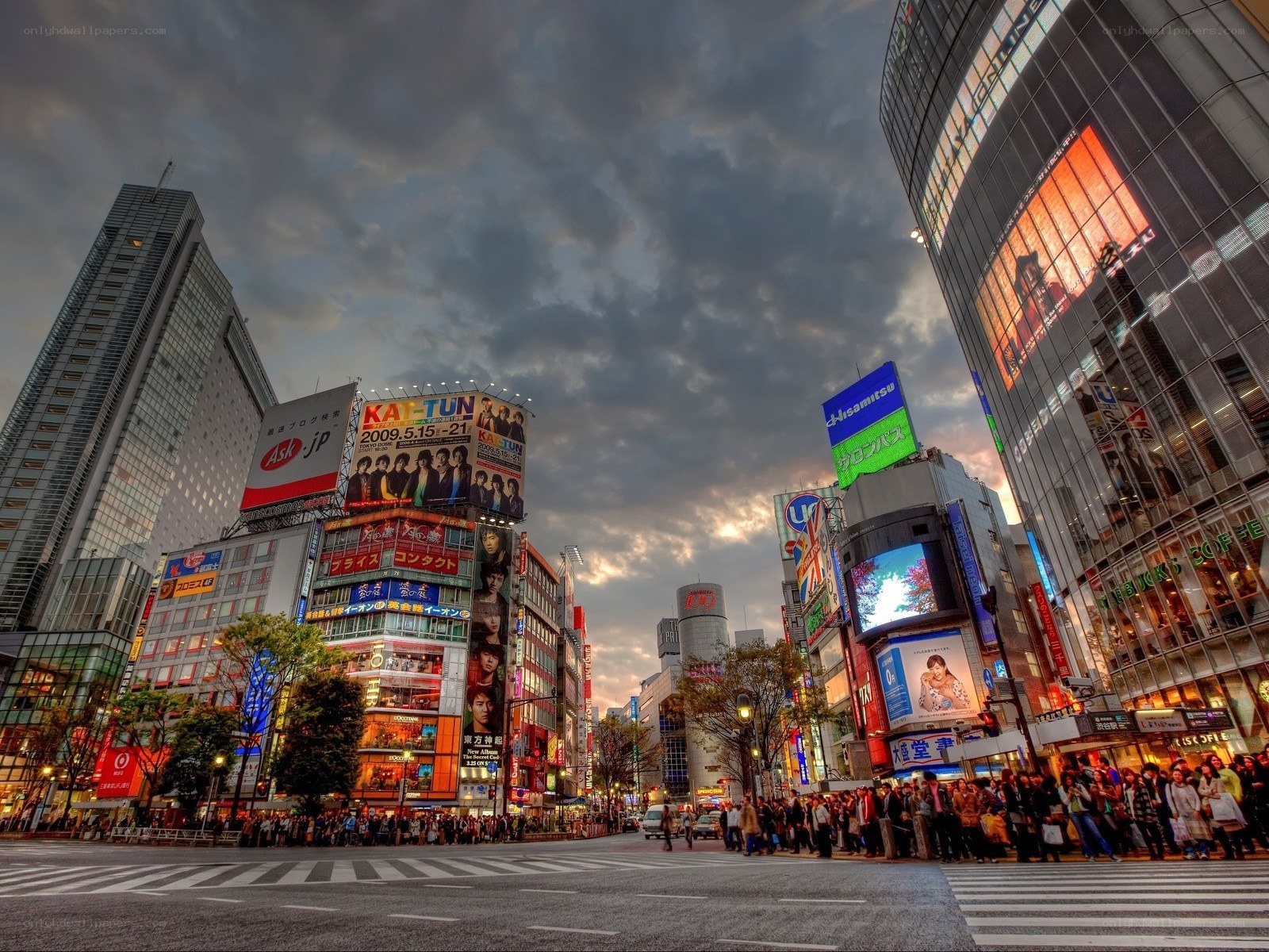 Tokyo street scene at dusk