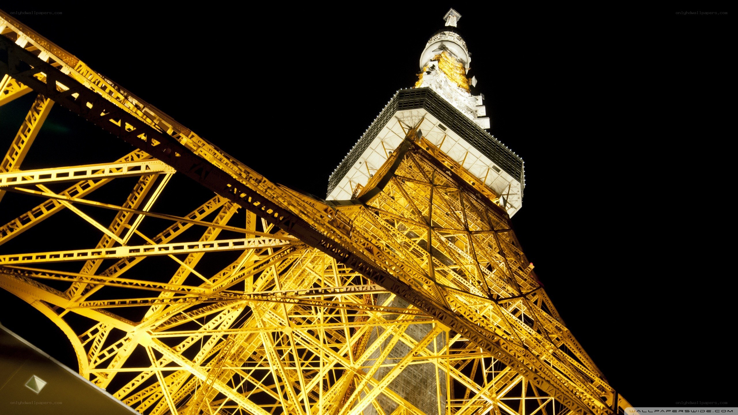 Tokyo Tower at night