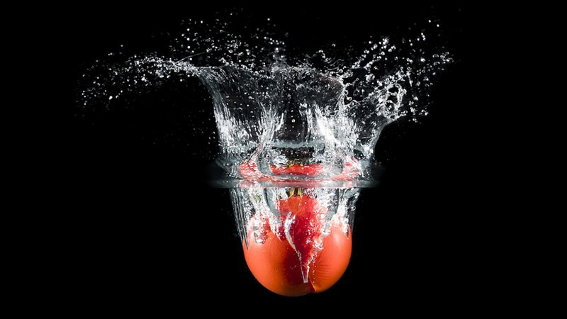 tomato splashing in water