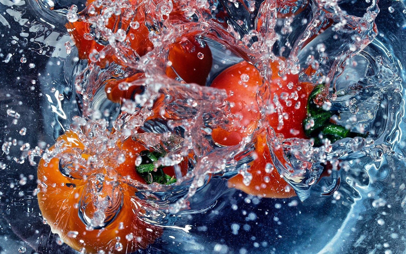 tomatoes splashing in water