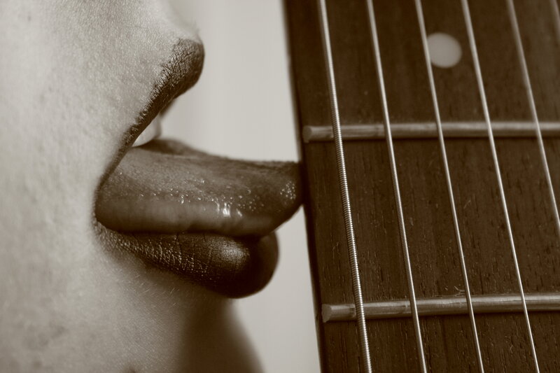 tongue on guitar strings