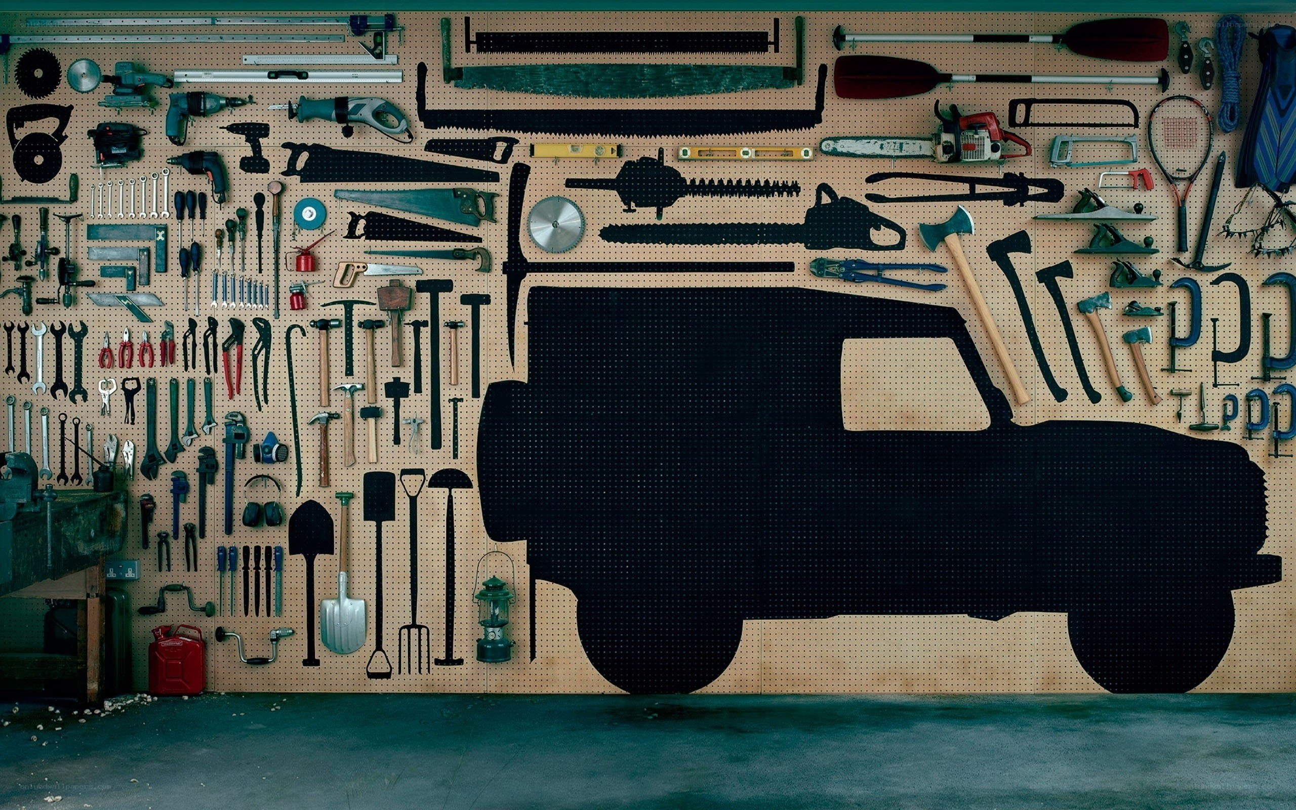 Tool wall with vehicle silhouette