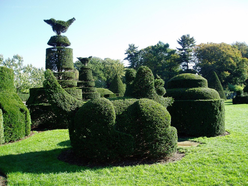 topiary garden sculptures
