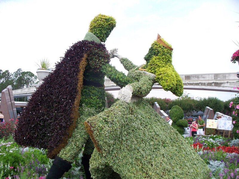 Topiary sculpture of dancing couple