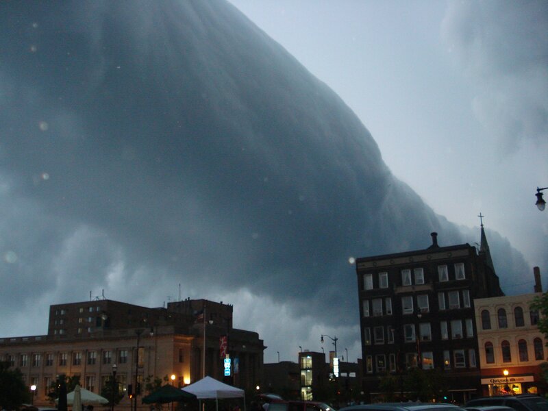Tornado approaching city