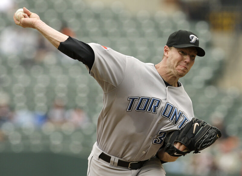 Toronto Blue Jays pitcher throwing