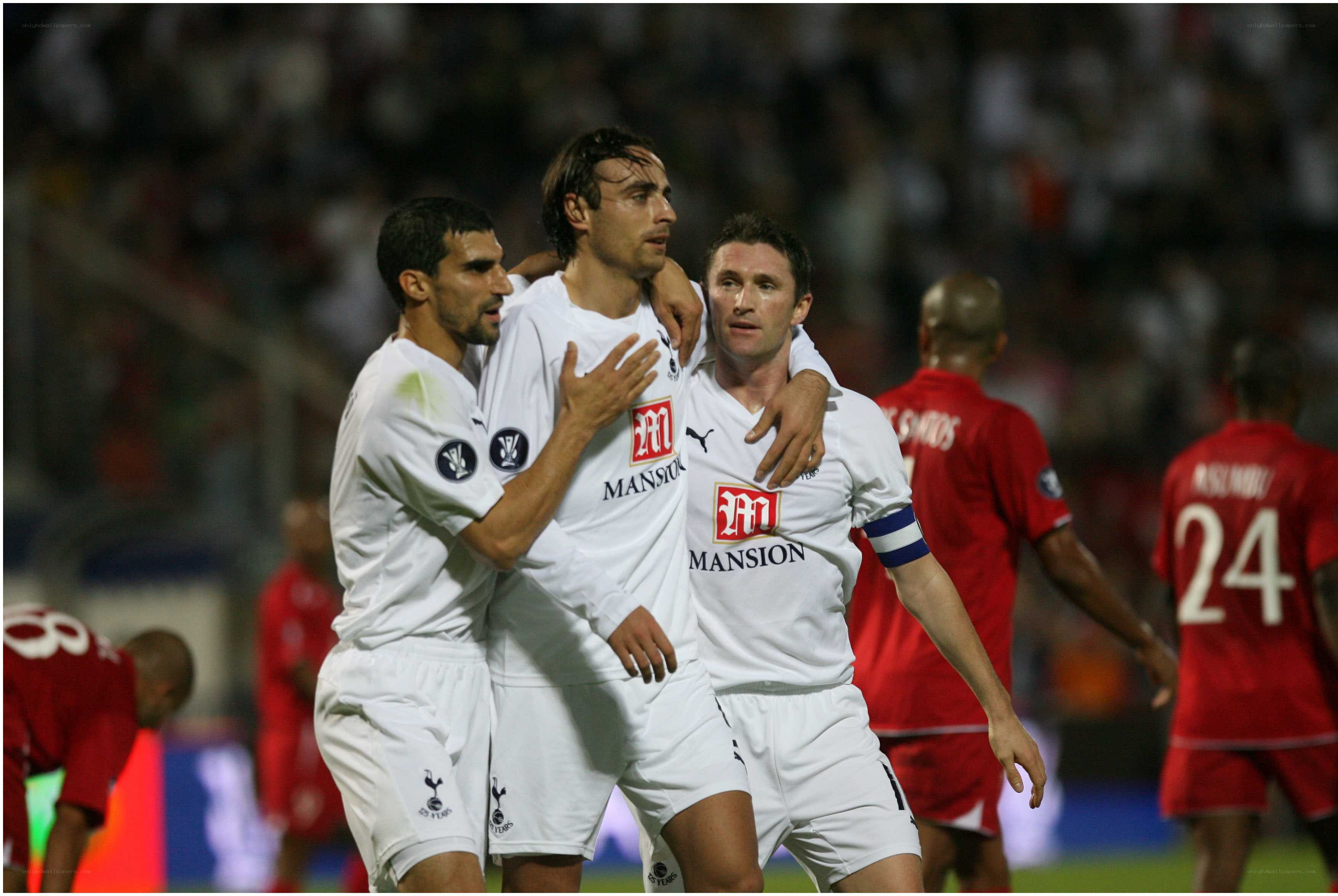 Tottenham players celebrate goal