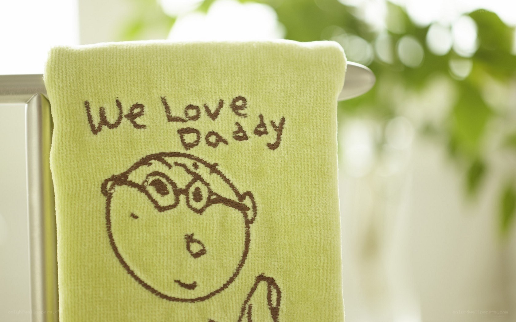Towel with 'We Love Daddy' design
