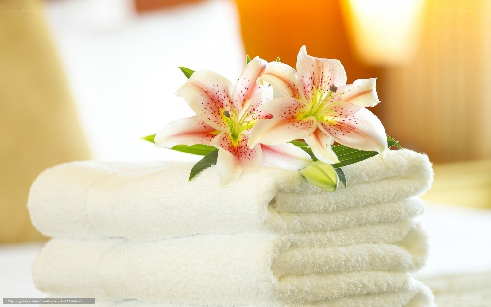 towels with lilies