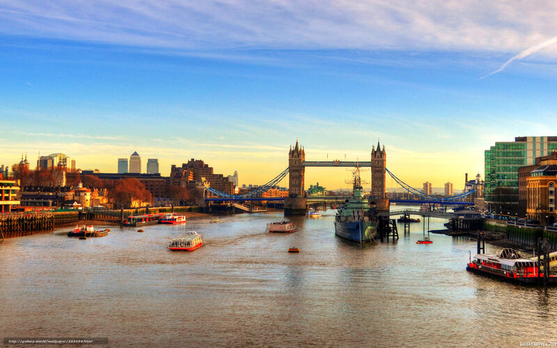 Tower Bridge and River Thames — Blue