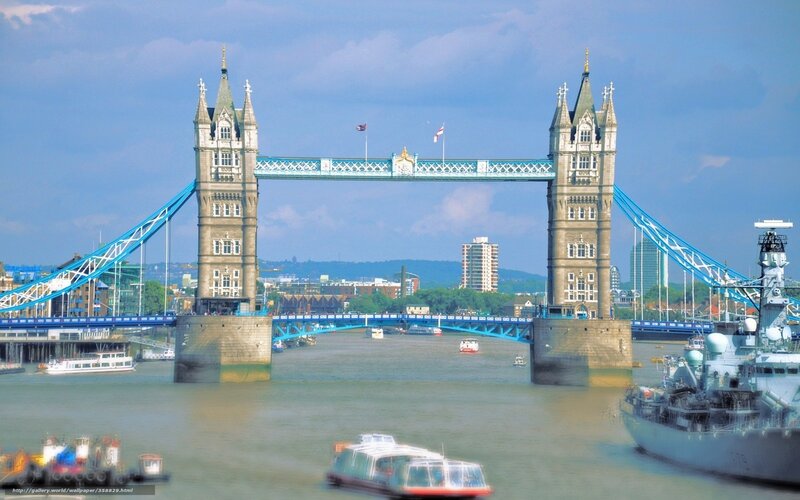 Tower Bridge in London — Blue, Bustling