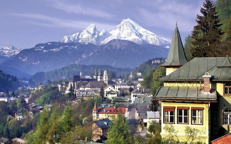 Town in Alpine Valley — Green