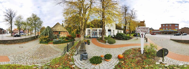 Town Square with Buildings — Green