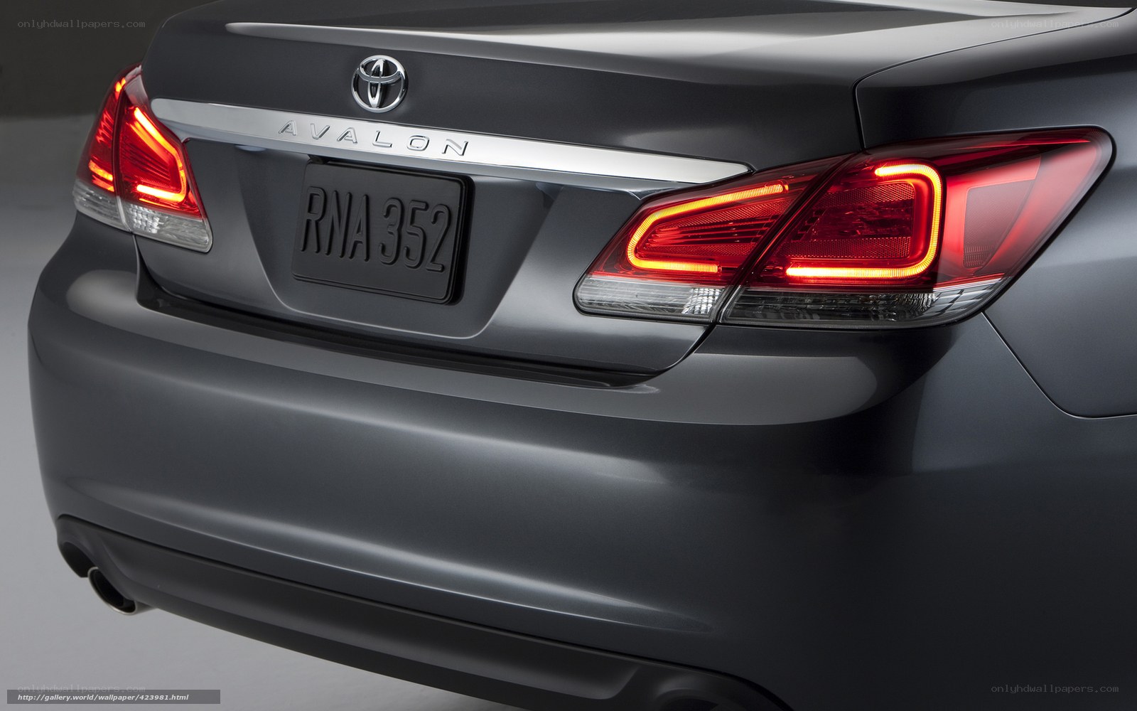 Toyota Avalon rear view