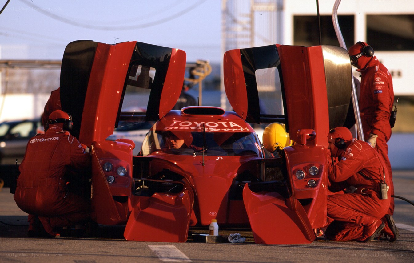 Toyota race car pit stop