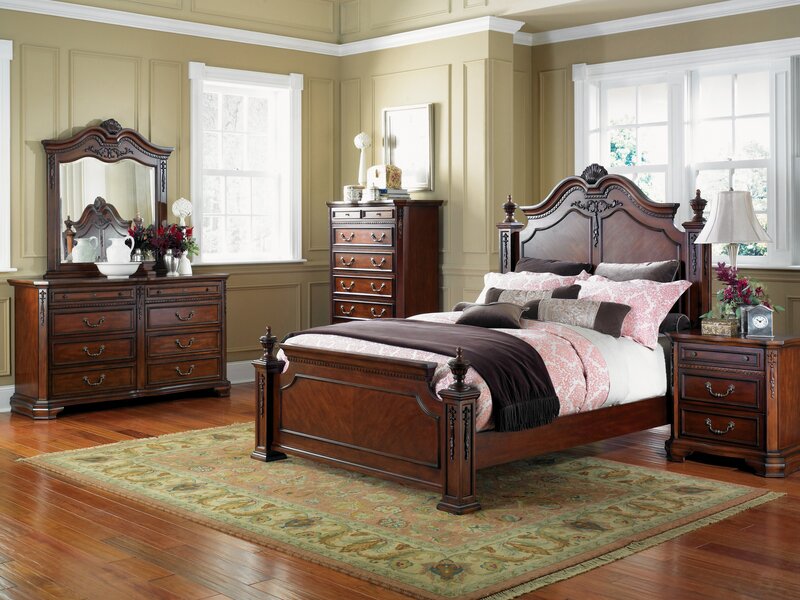 Traditional bedroom furniture set