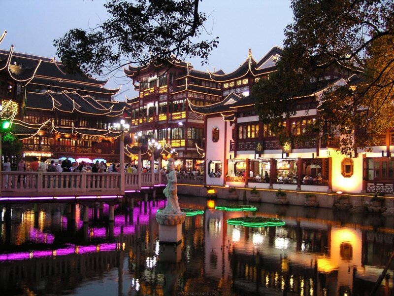traditional chinese buildings at night