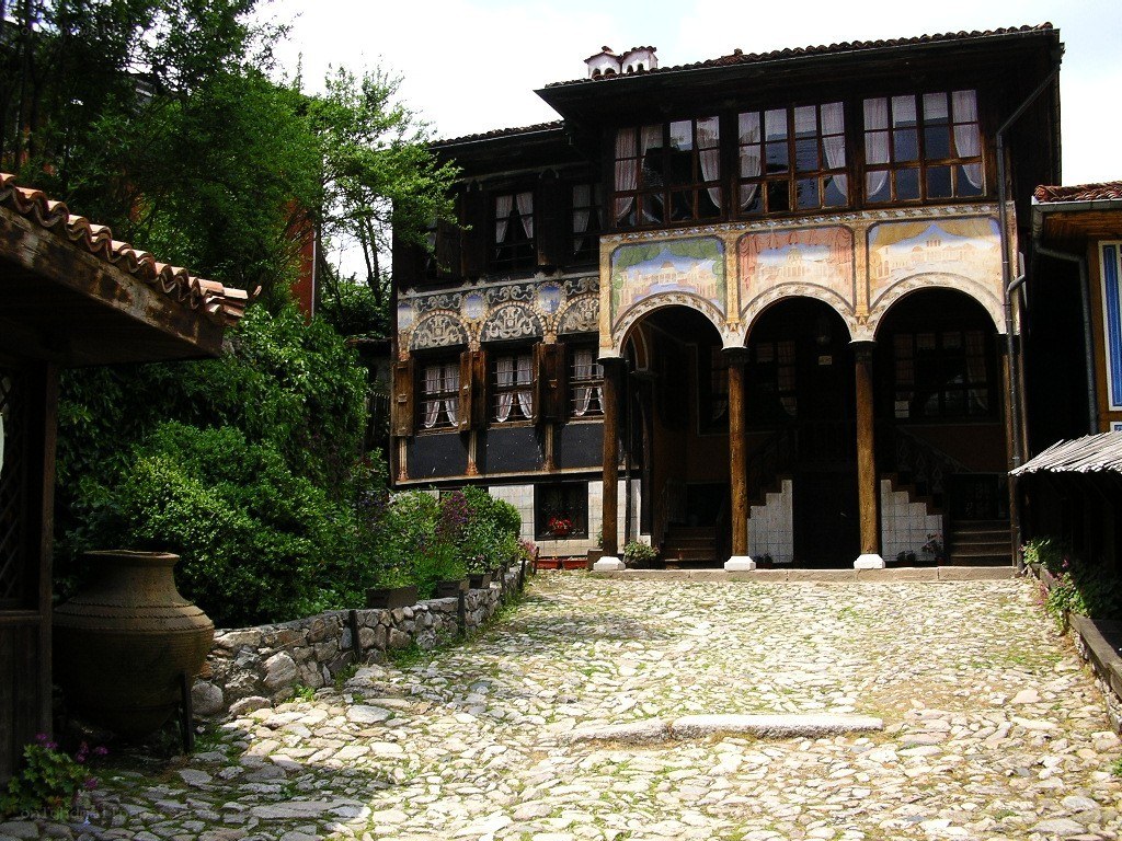 Traditional courtyard house