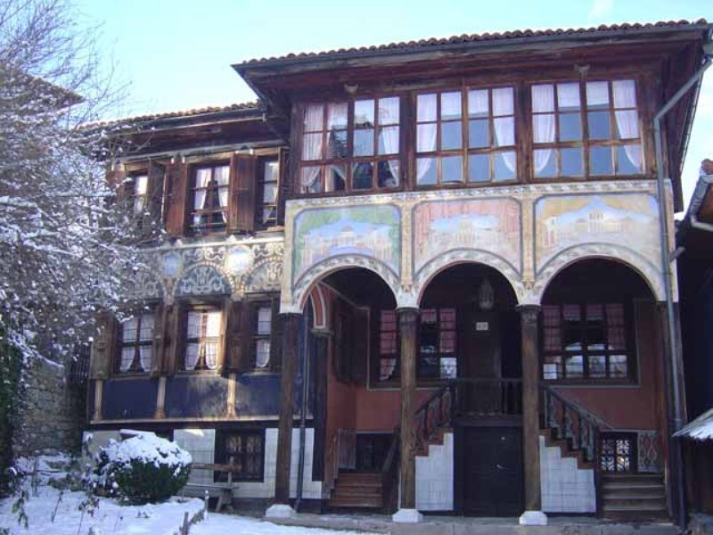 Traditional House in Snow — Brown