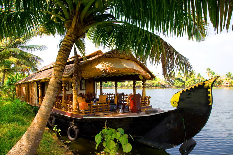 Traditional Houseboat — Green
