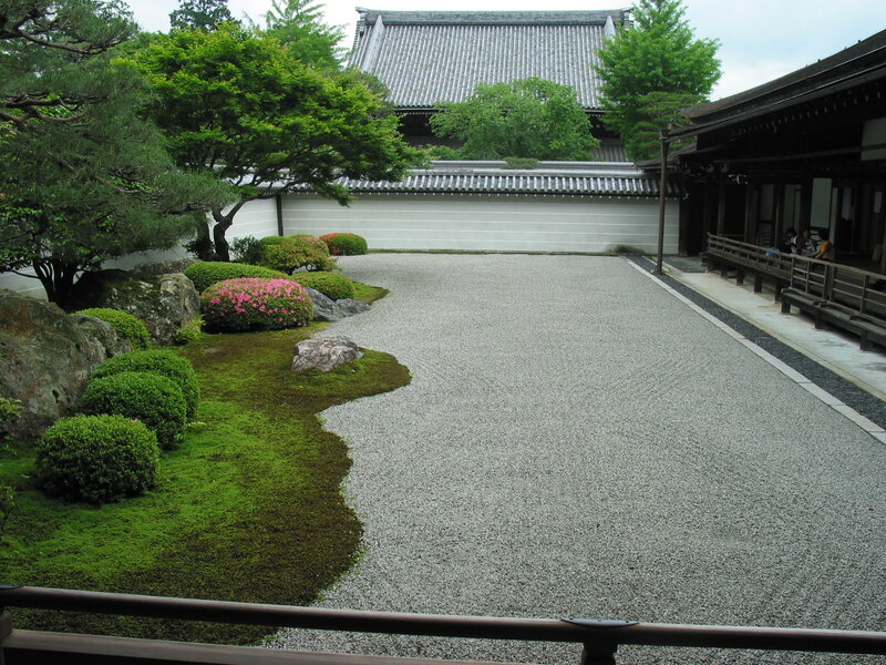 traditional japanese garden courtyard