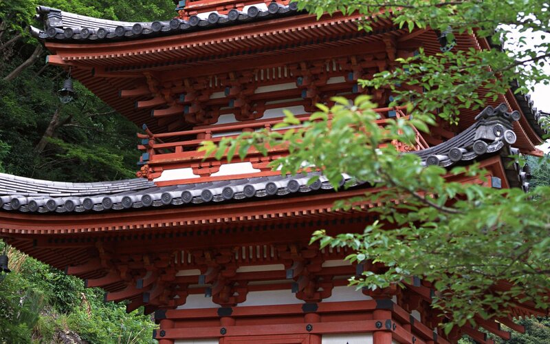 traditional japanese pagoda