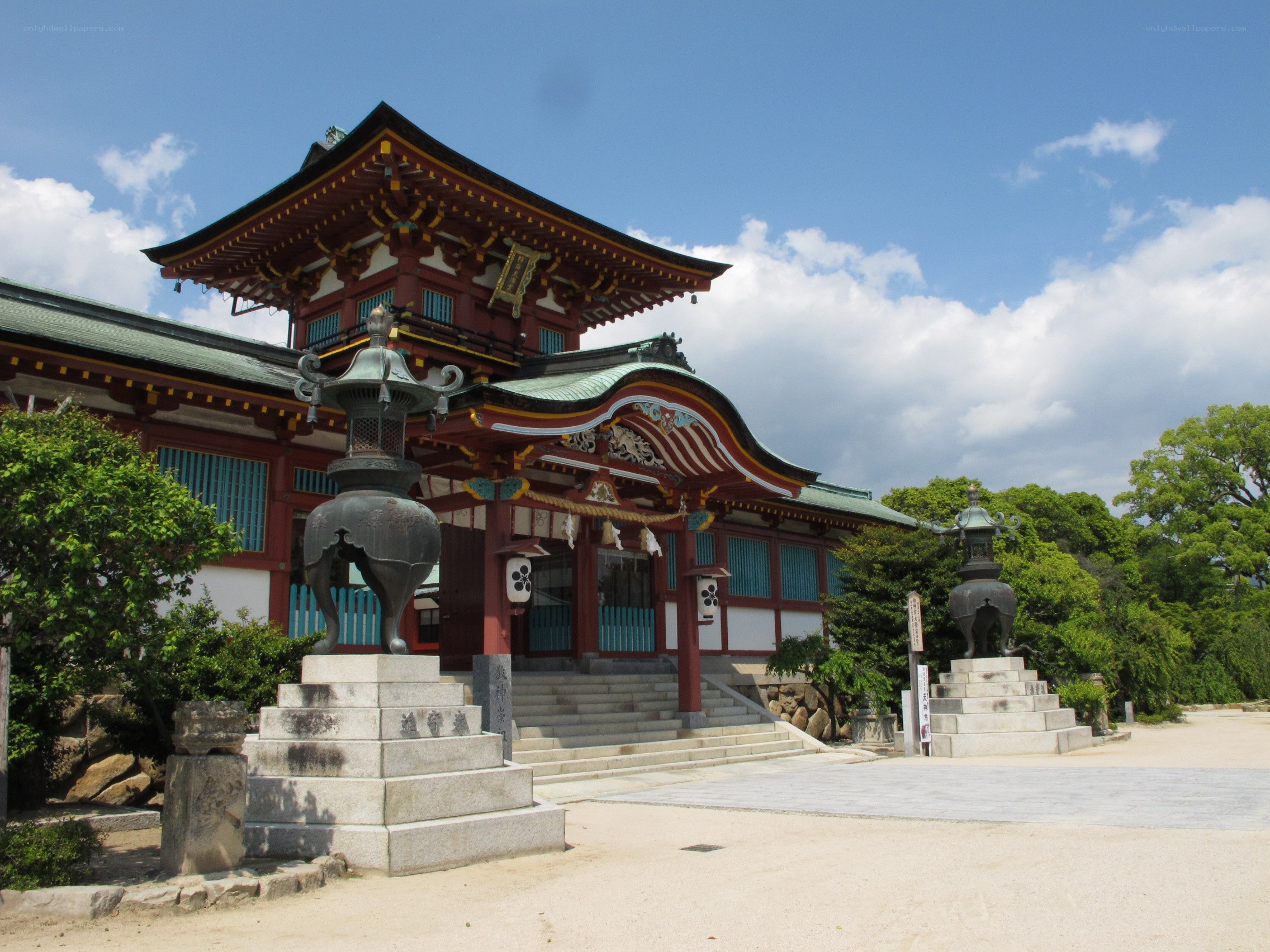 traditional japanese shrine